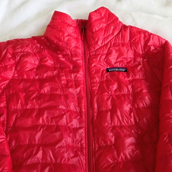 Patagonia Women's Vibrant Red Lightweight Puffer Jacket. Never Worn! - Picture 4 of 6